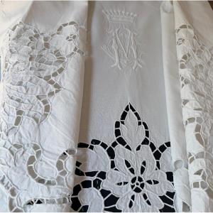 Antique Linen Sheet, Featuring The Monogram "mc" Beneath A Count's Crown, With Richelieu Embroidery – Château Brillette
