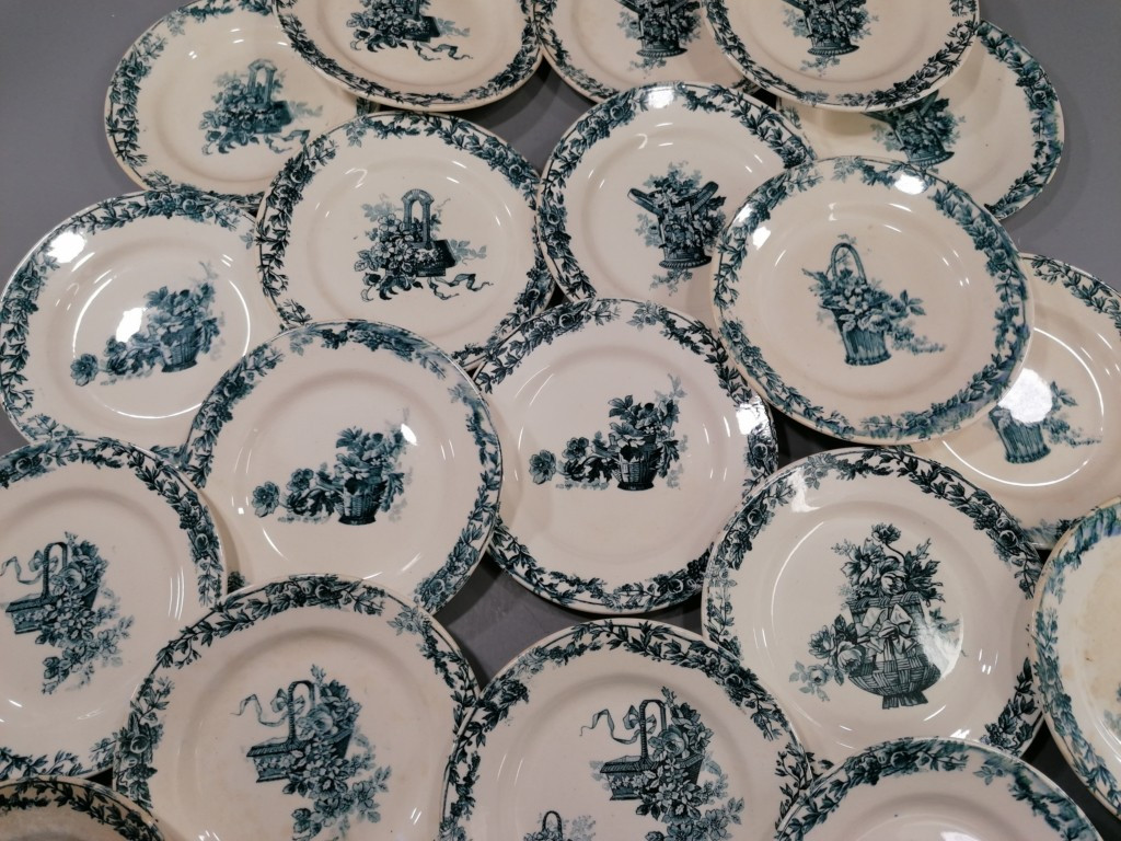 22 Assiettes Plate - Choisy-le-roi - XIX ème - En Faïence Bleu Roy-photo-3