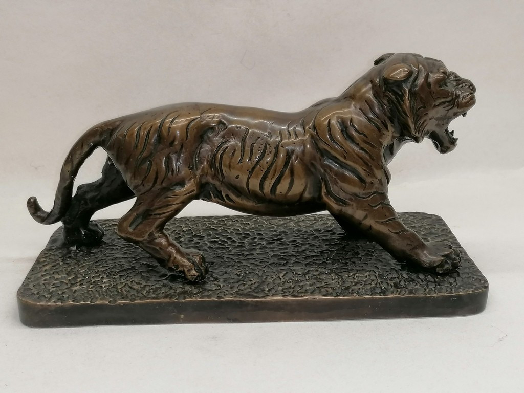 The Roaring Tiger - Bronze On Base - Signed Dd - 20th Century - 