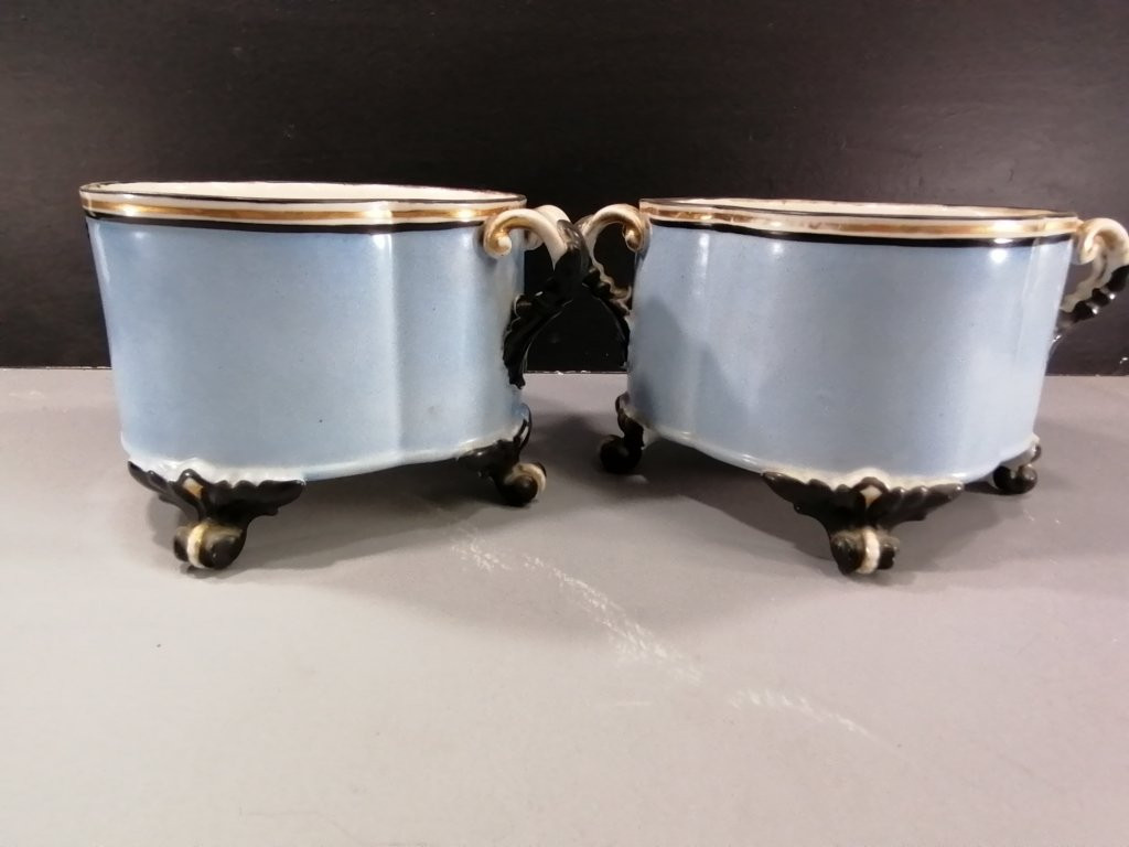 PAIRE DE CACHE POTS – VIEUX PARIS – XIX ème –  PORCELAINE EMAILLE PEINT ET DORE -photo-1