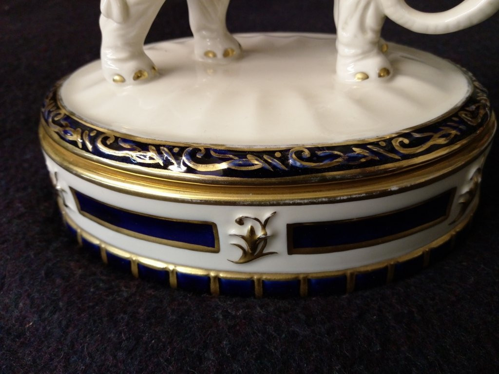 BONBONNIERE ELEPHANT - ROYAL DUX – BOHEMIA - Porcelaine Peinte et doré-photo-1