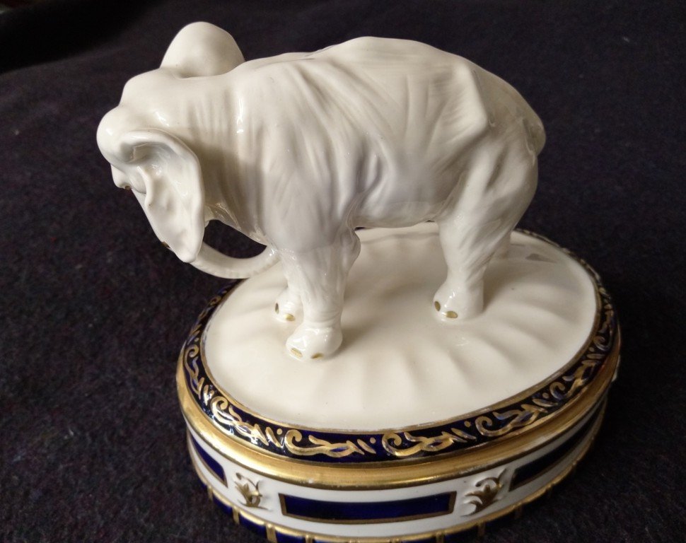 BONBONNIERE ELEPHANT - ROYAL DUX – BOHEMIA - Porcelaine Peinte et doré-photo-3