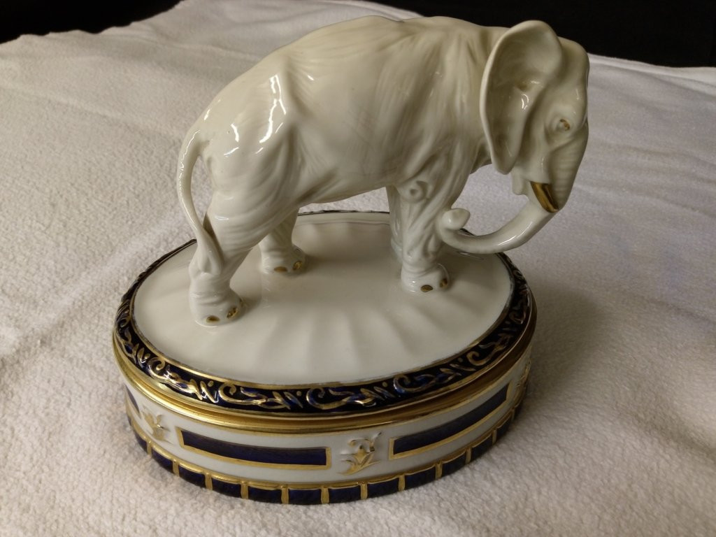 BONBONNIERE ELEPHANT - ROYAL DUX – BOHEMIA - Porcelaine Peinte et doré-photo-7