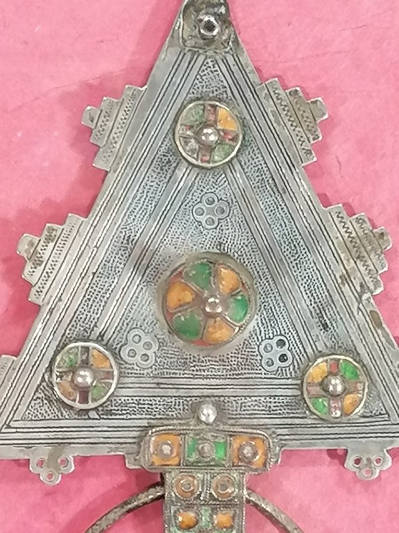 A Berber Fibula From The Maghreb In Enameled Silver Under A Frame – 20th Century --photo-1