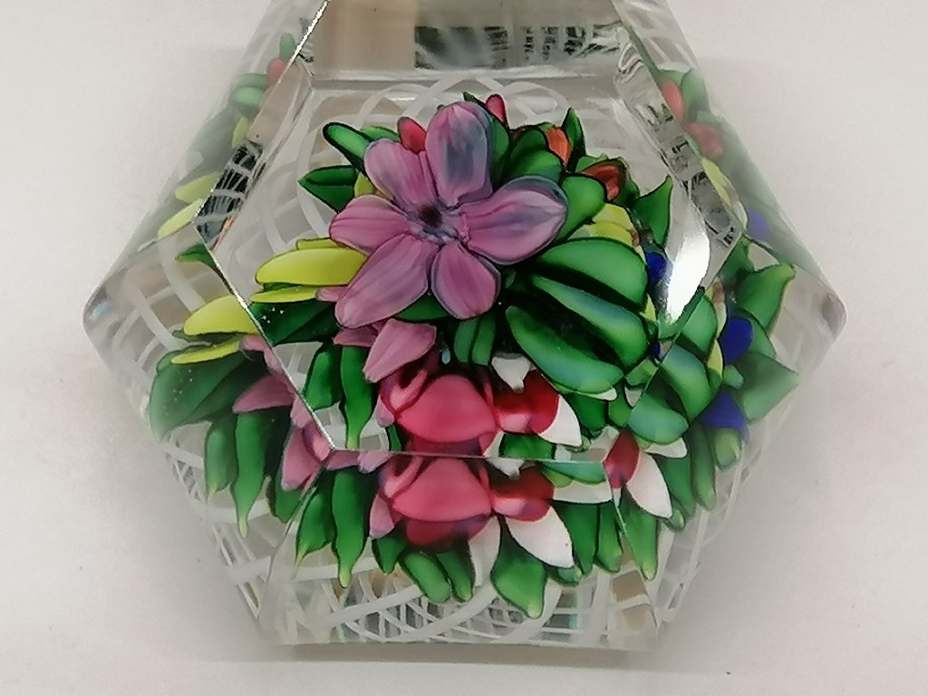 Sulfide Or Paperweight - Baccarat Crystal - Six Domed Curves And Cut Corners
