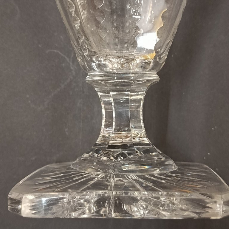 Vase Baccarat - Cristal taillé et ciselé à la main - forme balustre sur pied douche - XIXème-photo-1