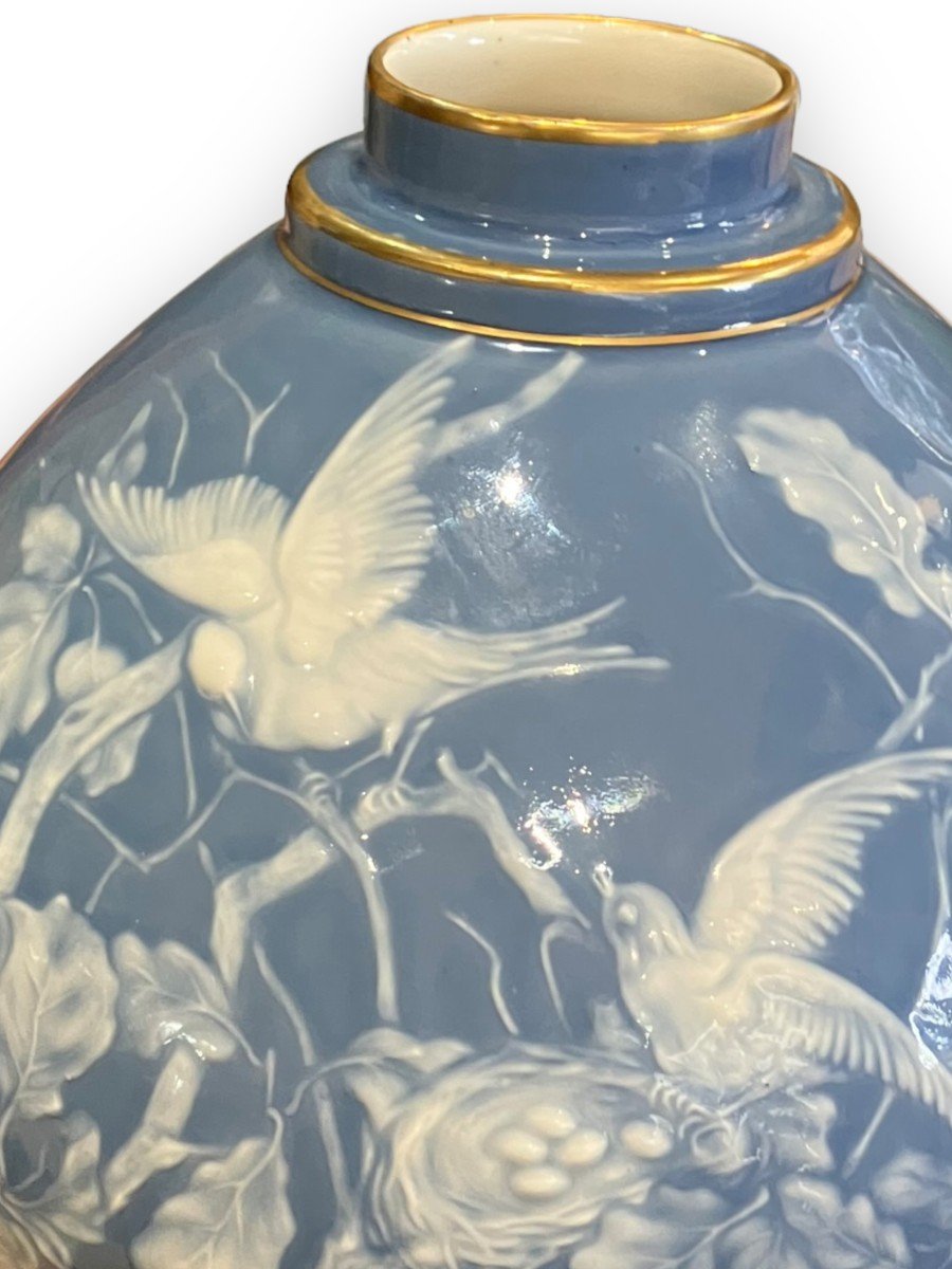 Limoges Vase Pansu En Porcelaine Bleue à Décor d'Oiseaux Signée Thomas-photo-3
