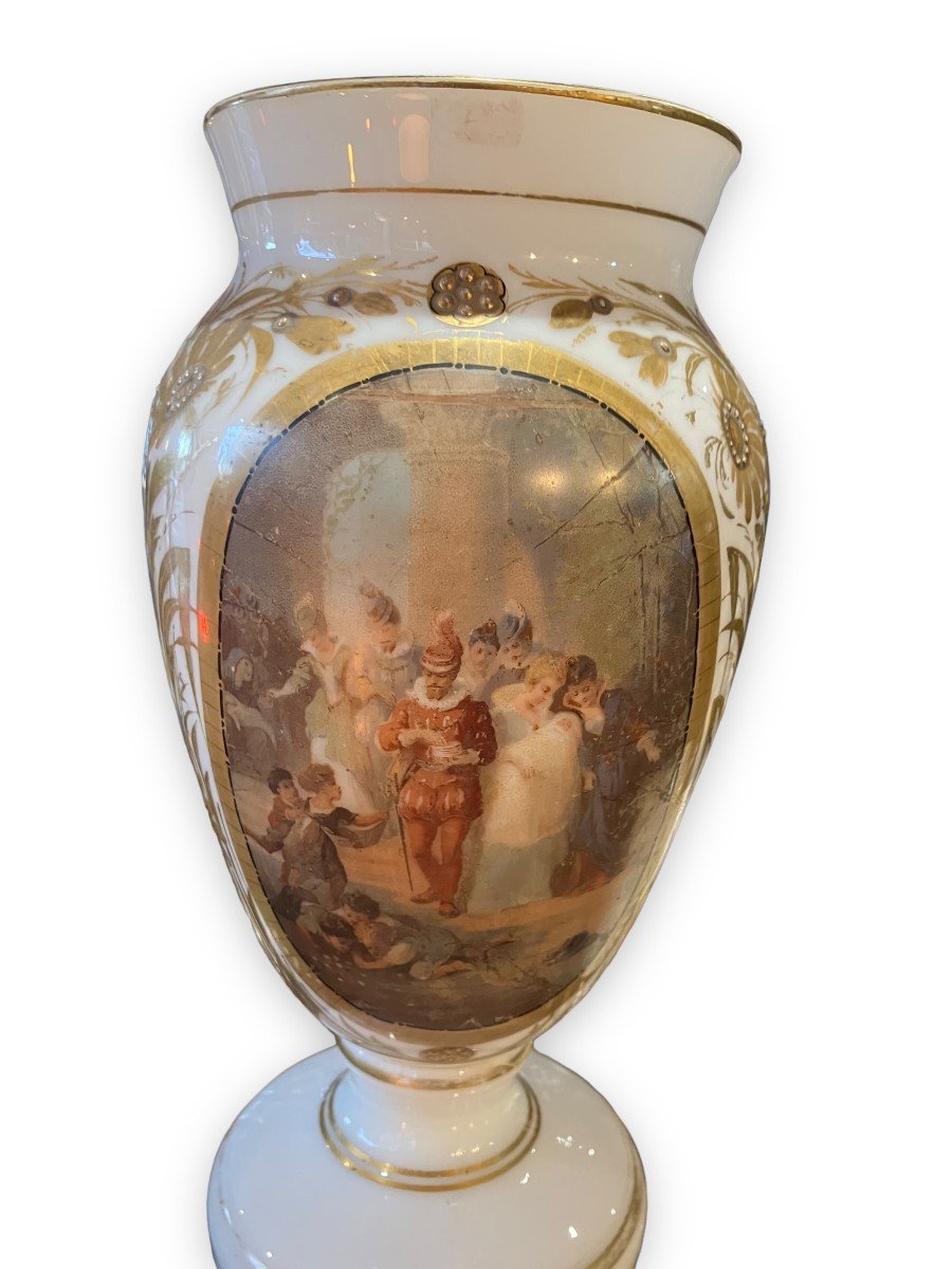 Painted And Gilded Opaline Vase Animated Scene-photo-3