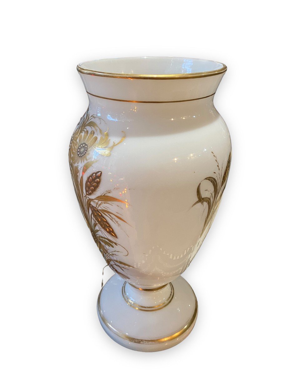 Painted And Gilded Opaline Vase Animated Scene-photo-6