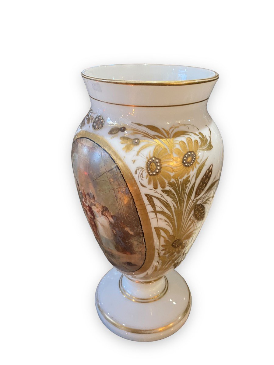 Painted And Gilded Opaline Vase Animated Scene-photo-7