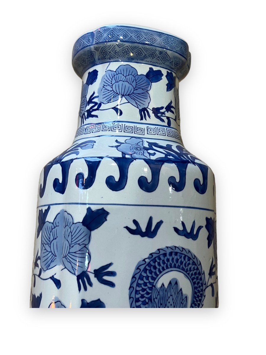 Important Chinese Vase In White And Blue Porcelain Decorated With Dragon And Flowers-photo-3