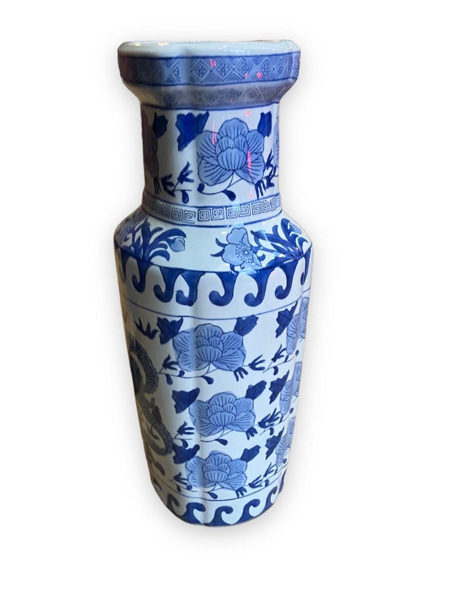 Important Chinese Vase In White And Blue Porcelain Decorated With Dragon And Flowers-photo-4