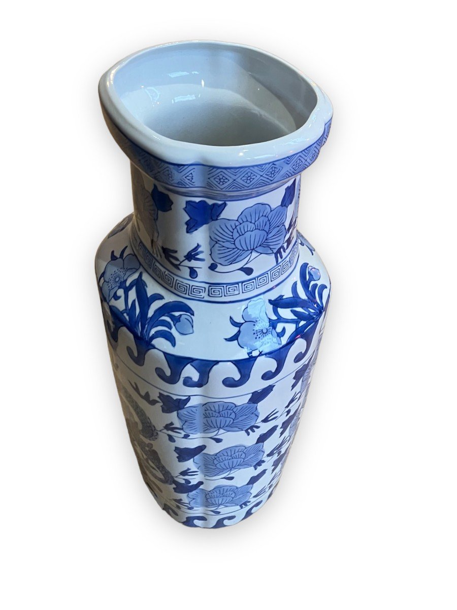 Important Chinese Vase In White And Blue Porcelain Decorated With Dragon And Flowers-photo-5