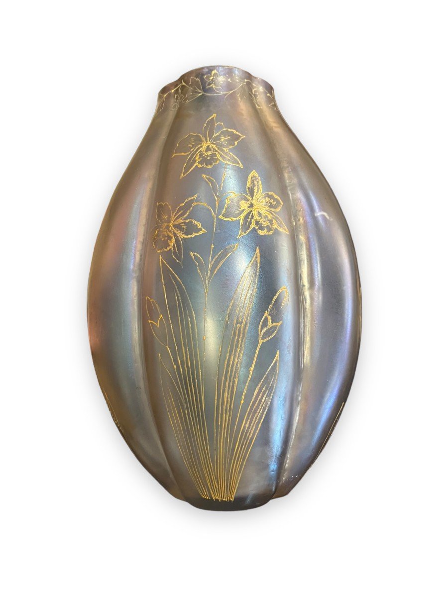 Vase Art Nouveau En Verre Opalescent Irisé Décor De Fleurs