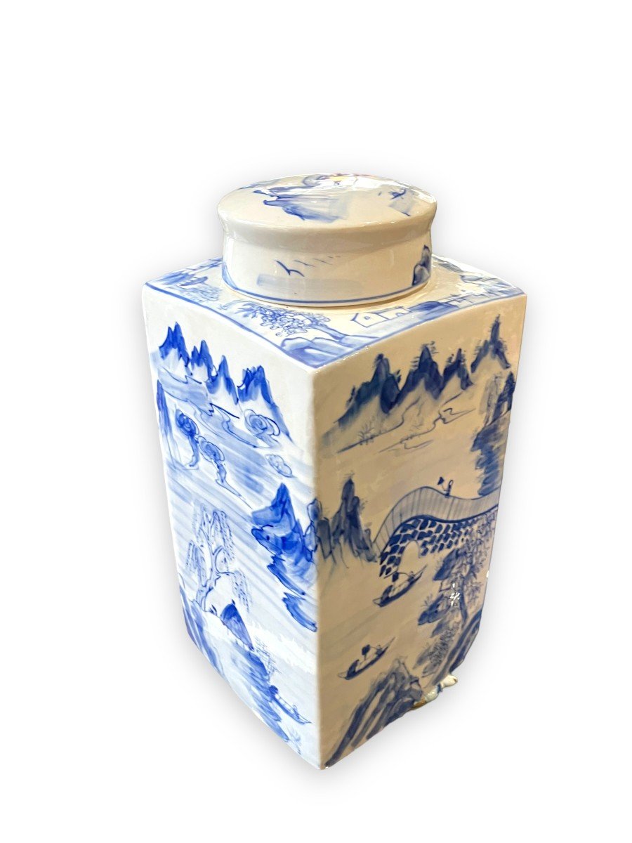 Important Pot  Couvert Blanc Bleu En Porcelaine De Chine -photo-3