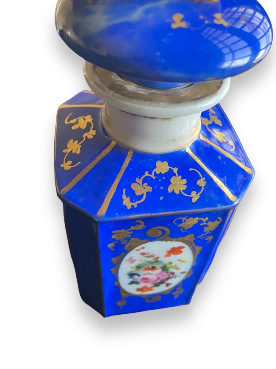 Flacon De Parfum En Porcelaine De Vieux Paris Fond Bleu-photo-4