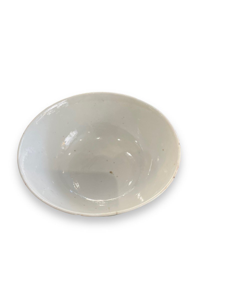Chinese Polychrome Porcelain Bowl Representing The Qing Dynasty-photo-1