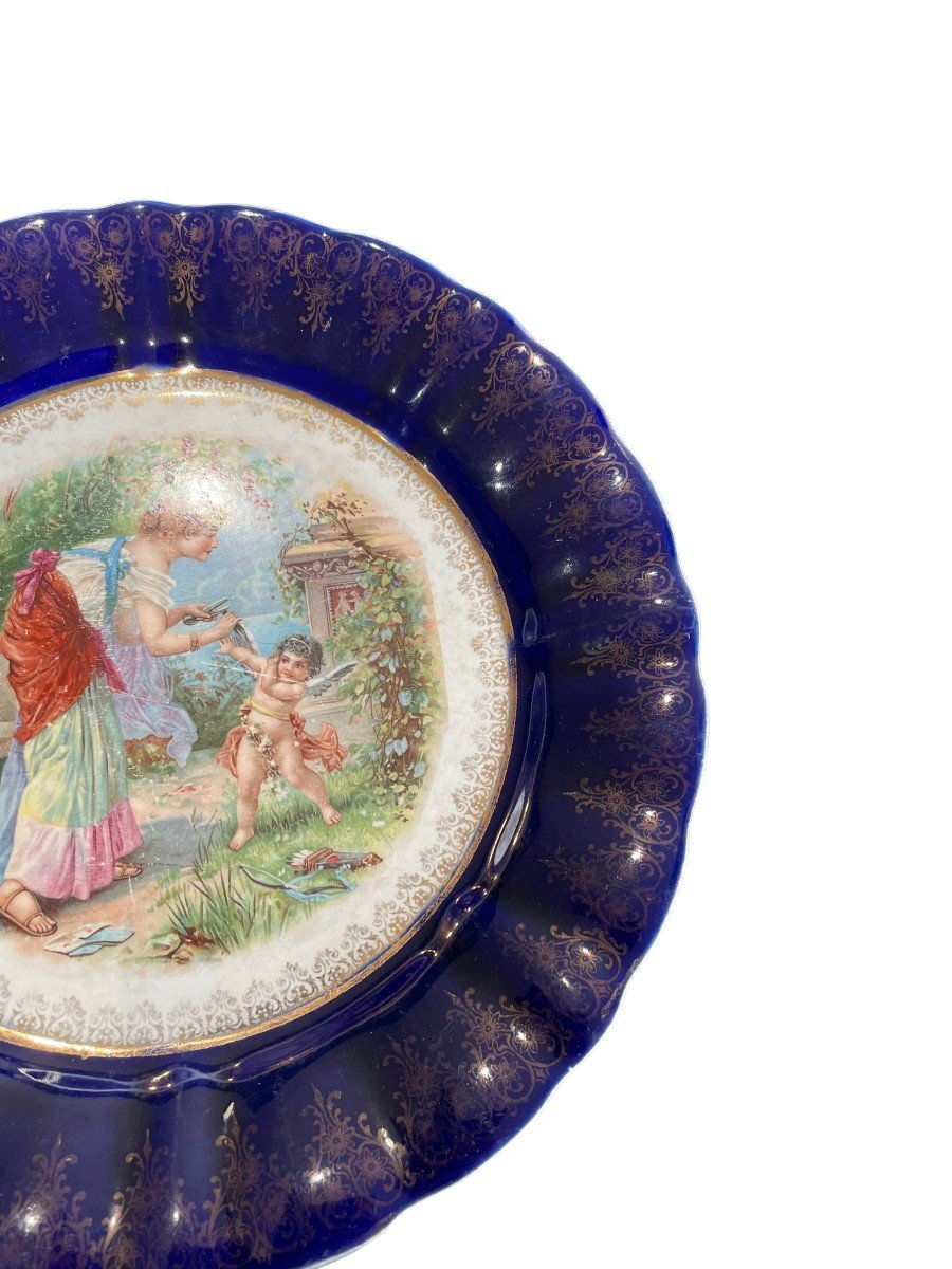 Assiette Terre De Fer Cupidon Se Faisant Couper Les Ailes-photo-3