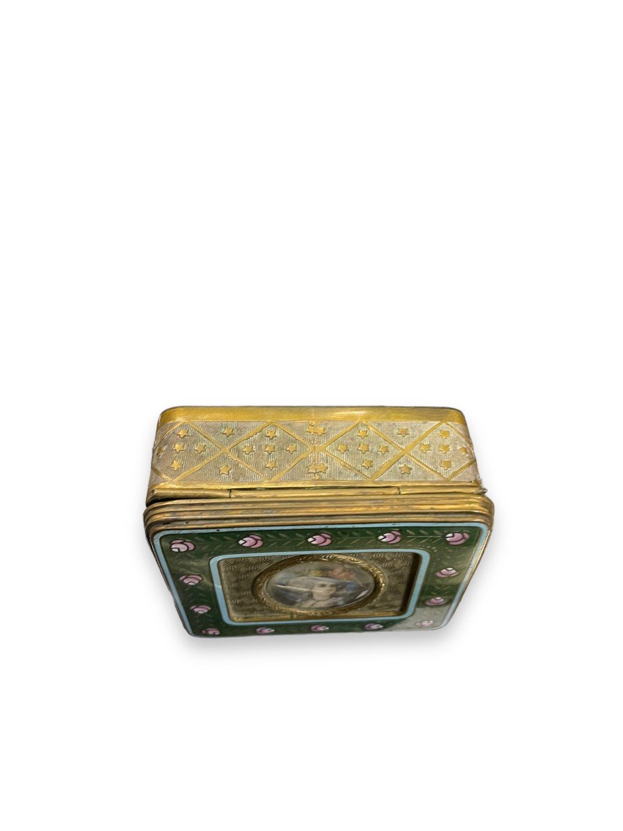 Enameled Jewelry Box With Elegant 19th Century Decor-photo-4