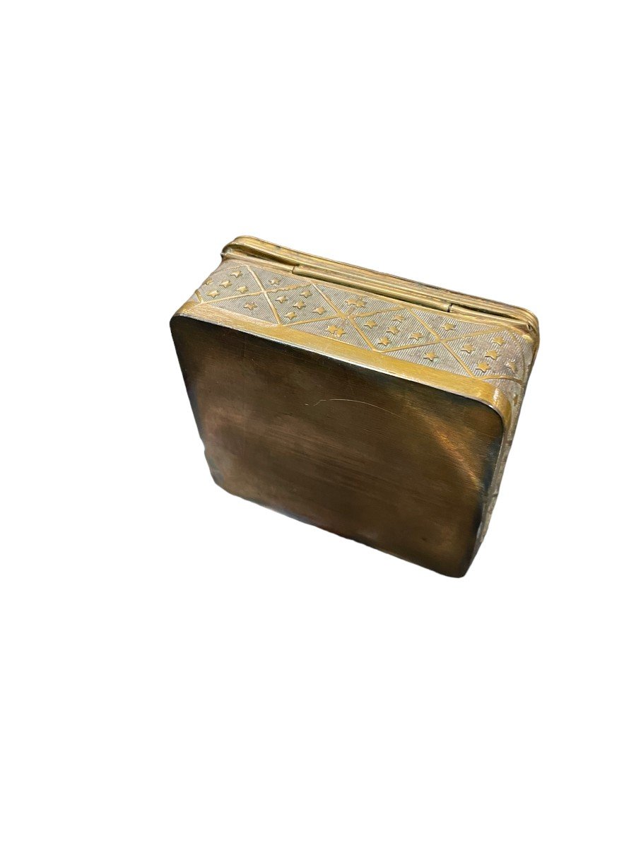 Enameled Jewelry Box With Elegant 19th Century Decor-photo-2
