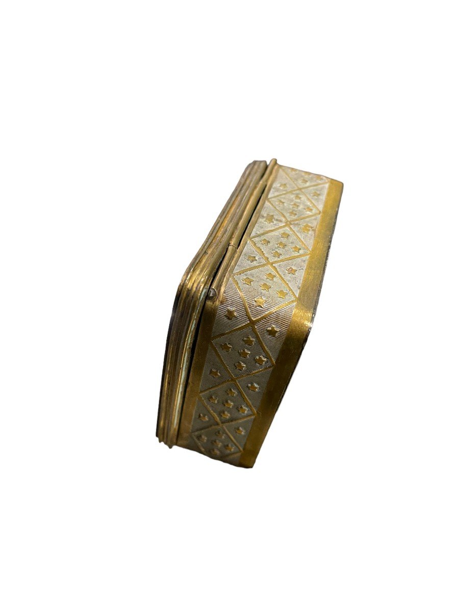 Enameled Jewelry Box With Elegant 19th Century Decor-photo-5