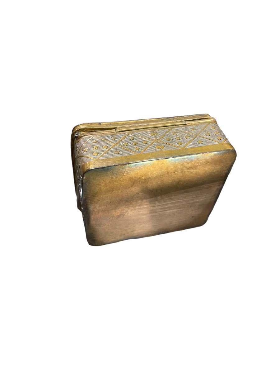 Enameled Jewelry Box With Elegant 19th Century Decor-photo-6