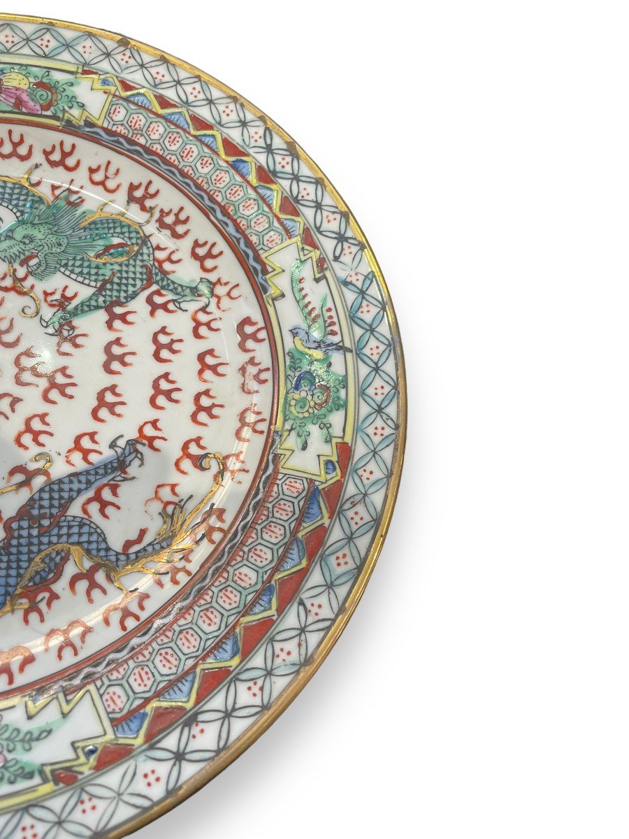 Chine Assiette En Porcelaine Polychrome Famille Rose décor aux dragons-photo-1