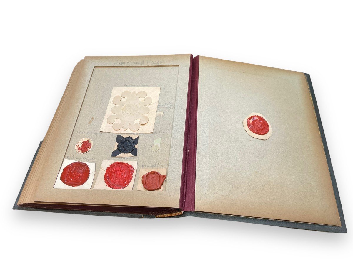 Important Book Comprising Approximately 150 Seals And Stamps Of European Nobility-photo-1