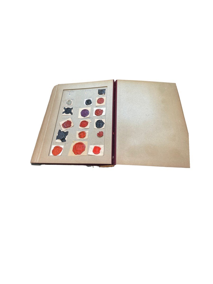 Important Book Comprising Approximately 150 Seals And Stamps Of European Nobility-photo-2