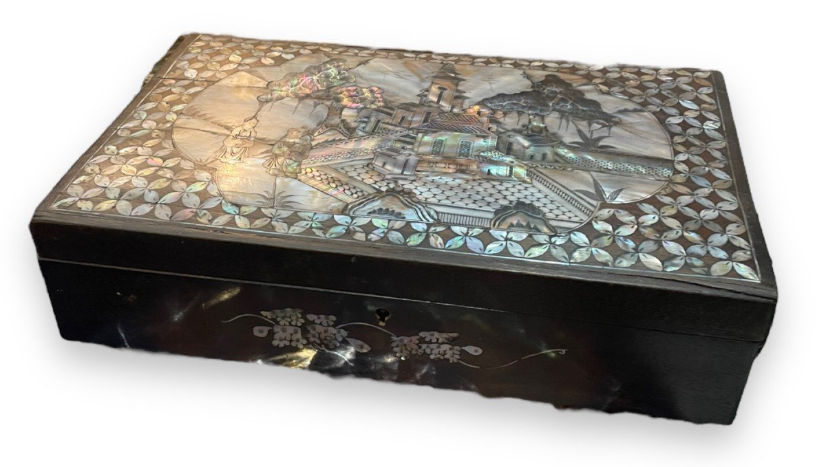 Important Box Box In Mother-of-pearl Marquetry Dog Indochina 19th