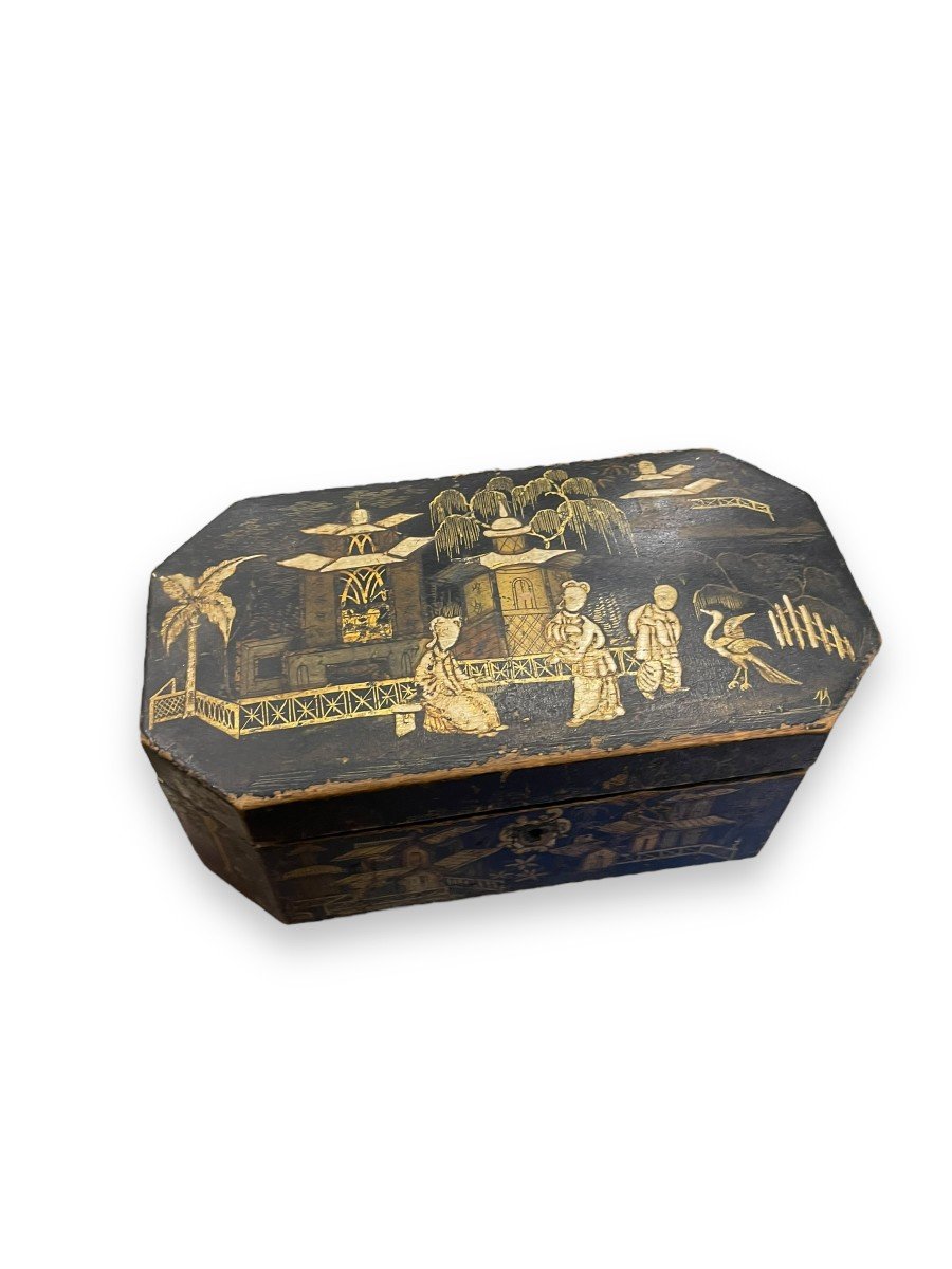 China - Octagonal Tea Box In Black Lacquered Wood 