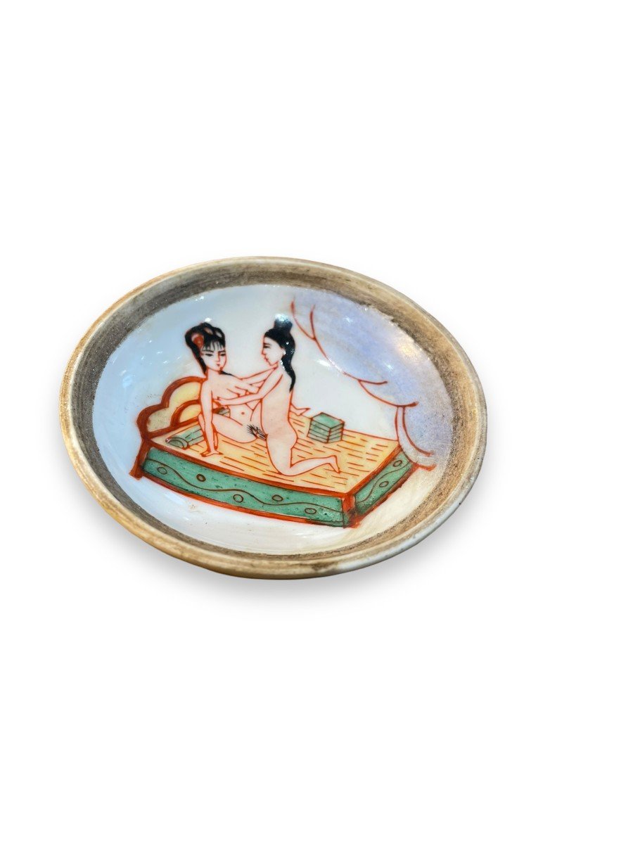 Erotica Curiosa Chinese Porcelain Box With Erotic Decor-photo-4