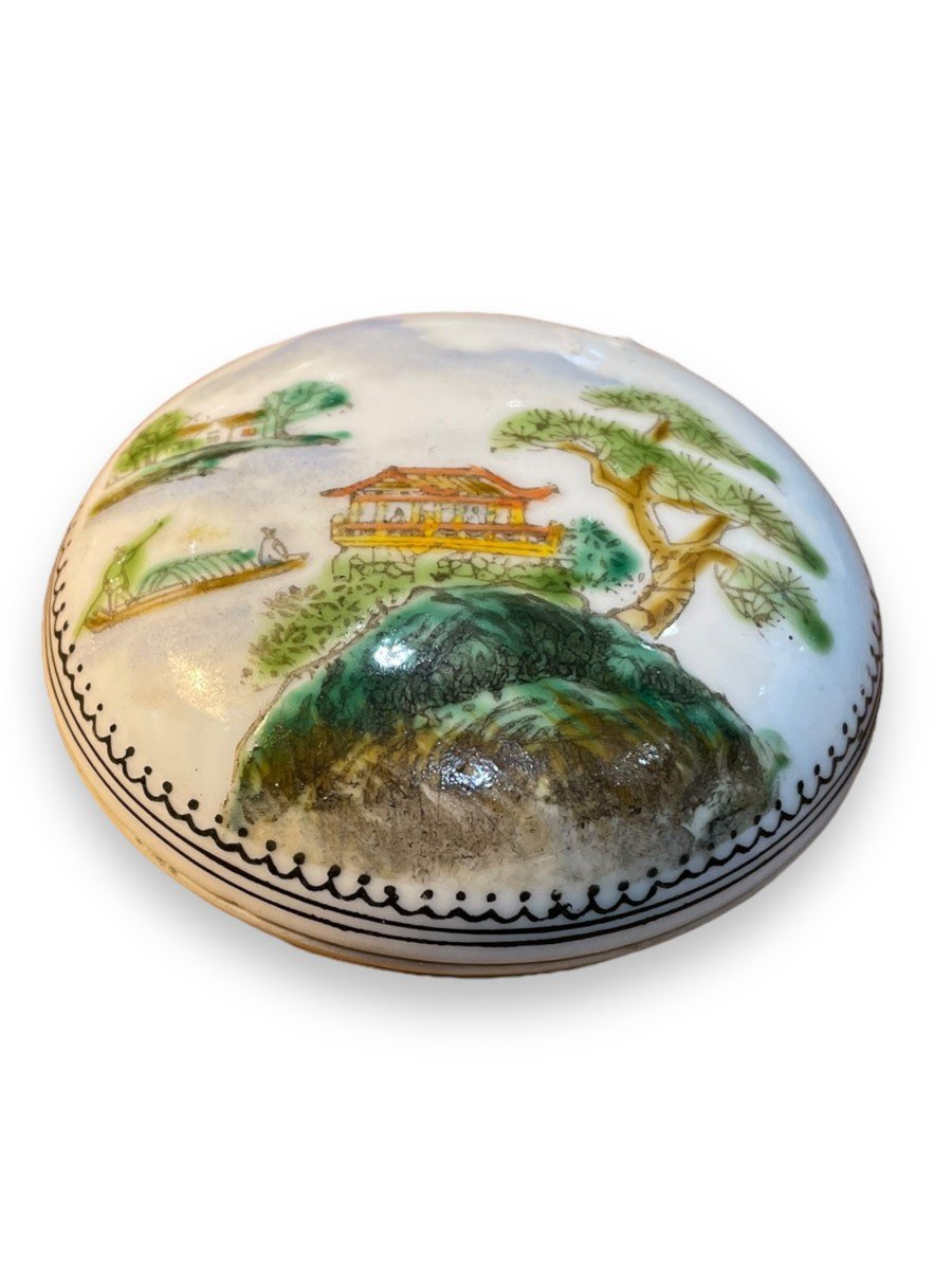 Erotica Curiosa Chinese Porcelain Box With Erotic Decor