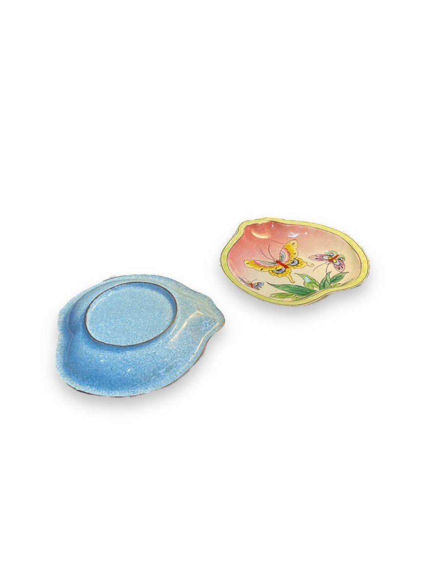 Chine Paire De Coupelles émaillées Décor Au Papillon-photo-2