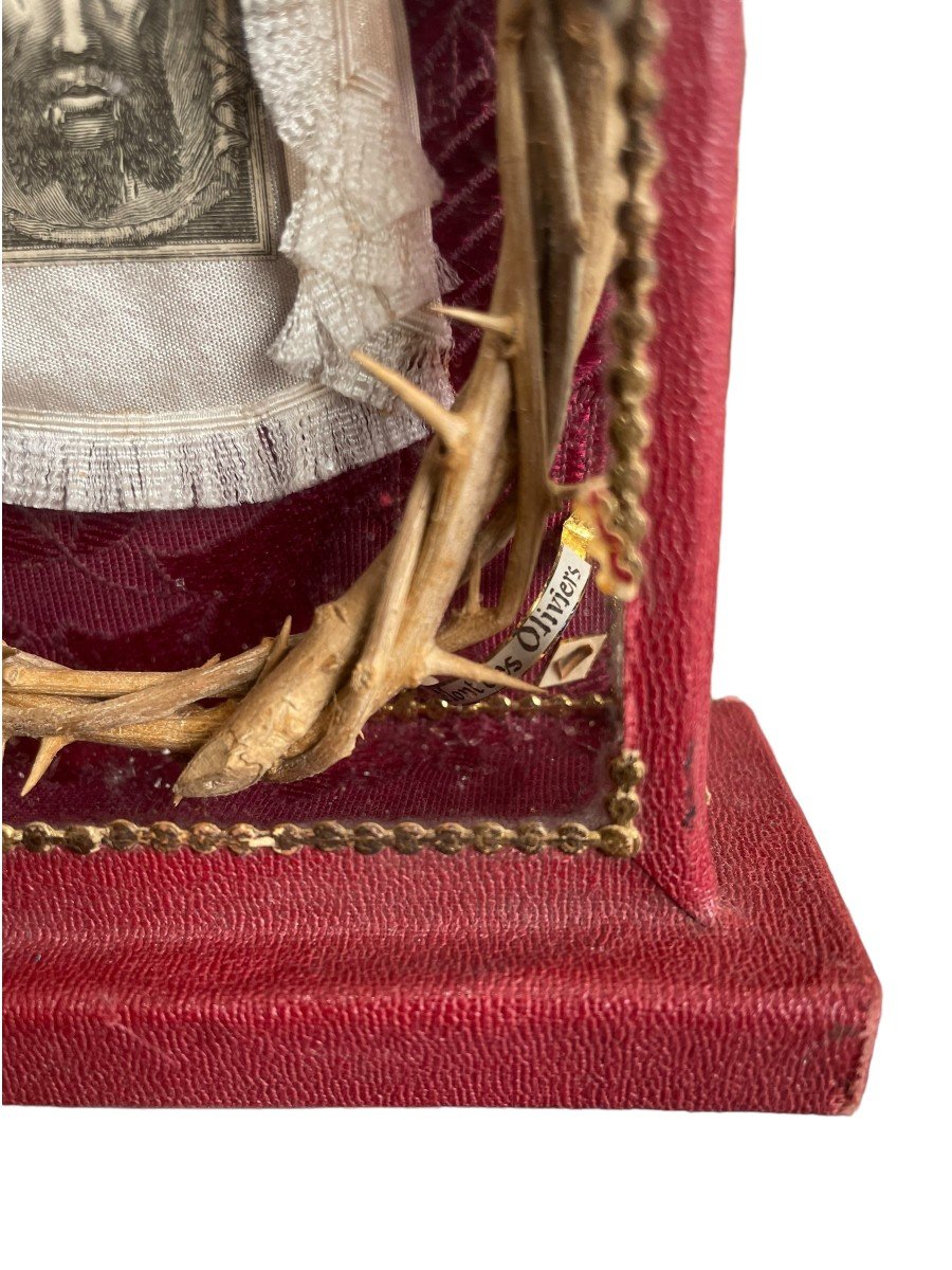 Holy Shroud Reliquary In A Glass Case-photo-7