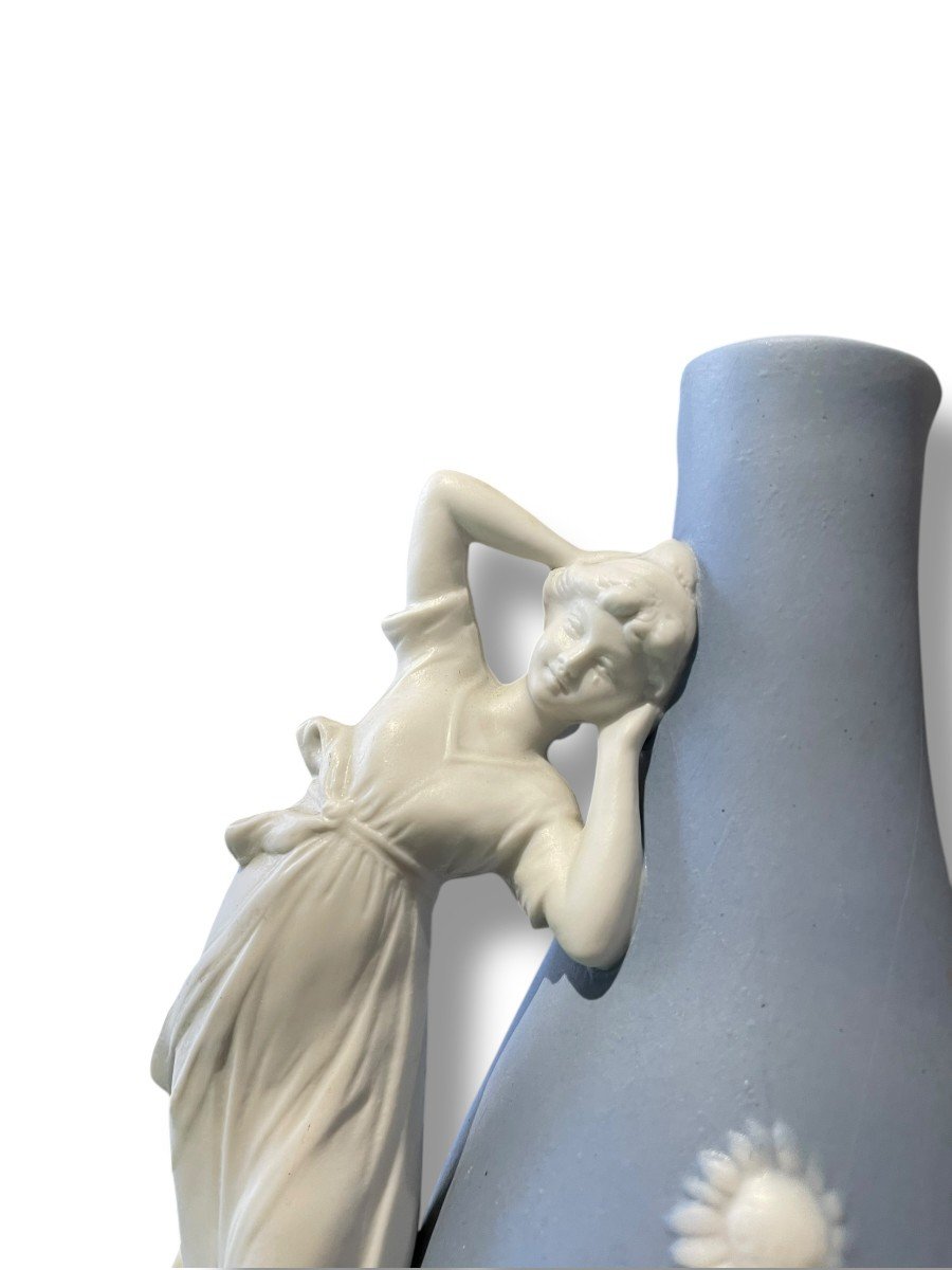 Vase Pansu Modèle Féminin En biscuit Bleu Wedgwood-photo-1