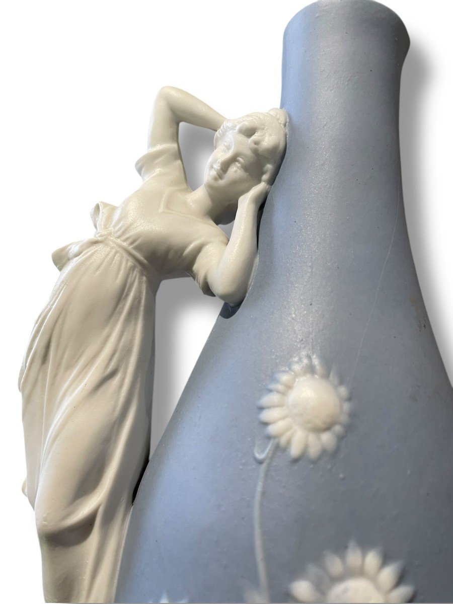 Vase Pansu Modèle Féminin En biscuit Bleu Wedgwood-photo-2