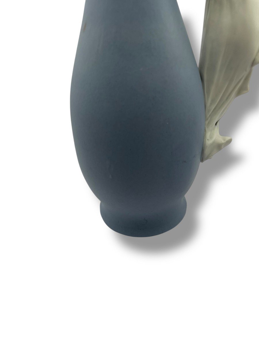 Vase Pansu Modèle Féminin En biscuit Bleu Wedgwood-photo-4
