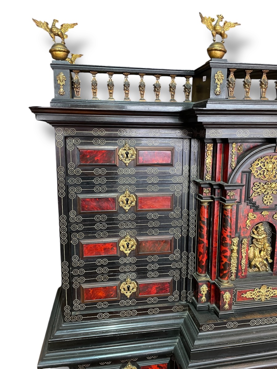 Cabinet et son piétement  décor d'écaille teintée rouge Hercule et Nessus-photo-3