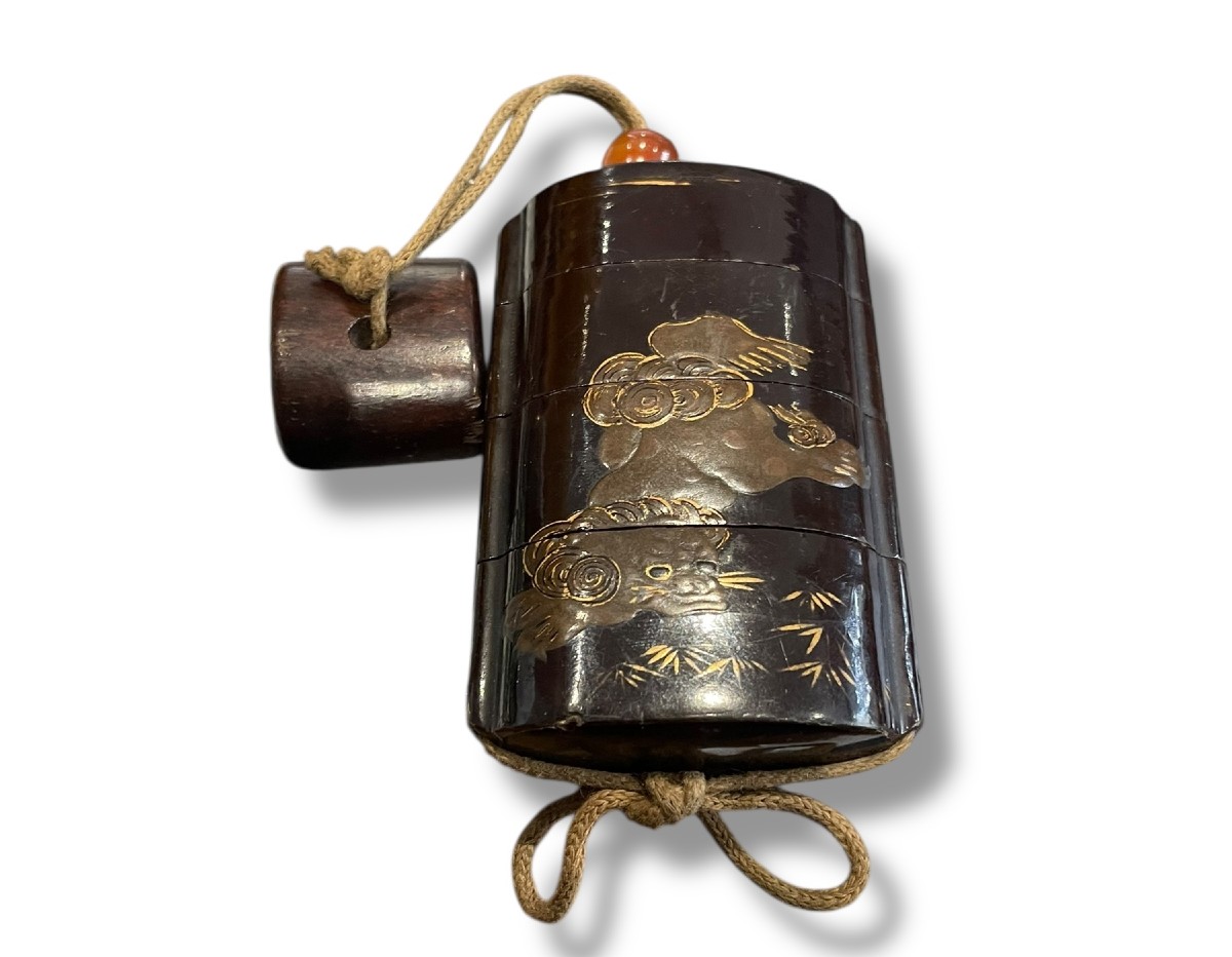 Inro laque ro-iro à décor de chimère Epoque Edo 