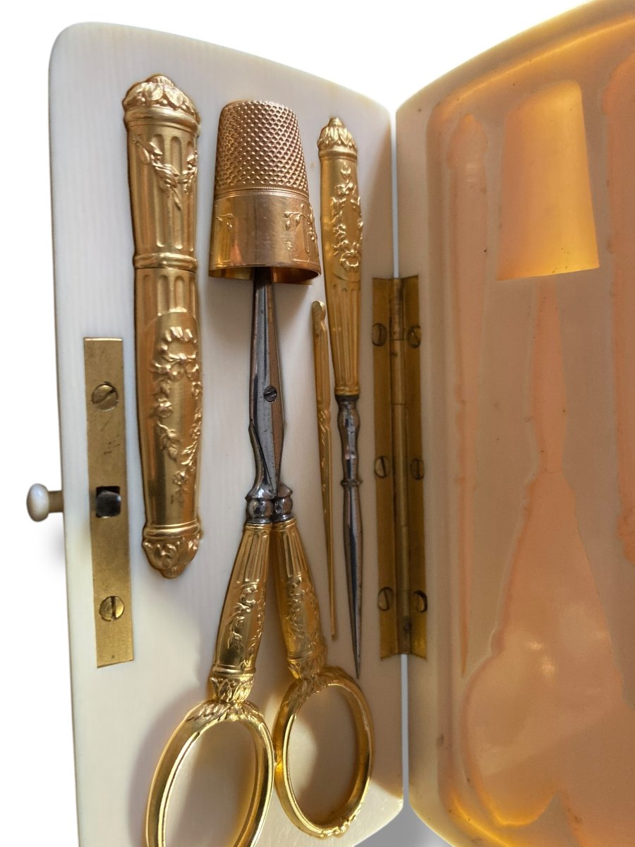 Gold Sewing Kit-photo-3