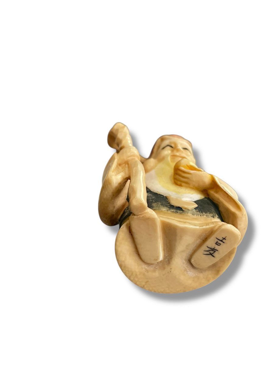 Netsuke sage tenant une pêche de longévité`-photo-4