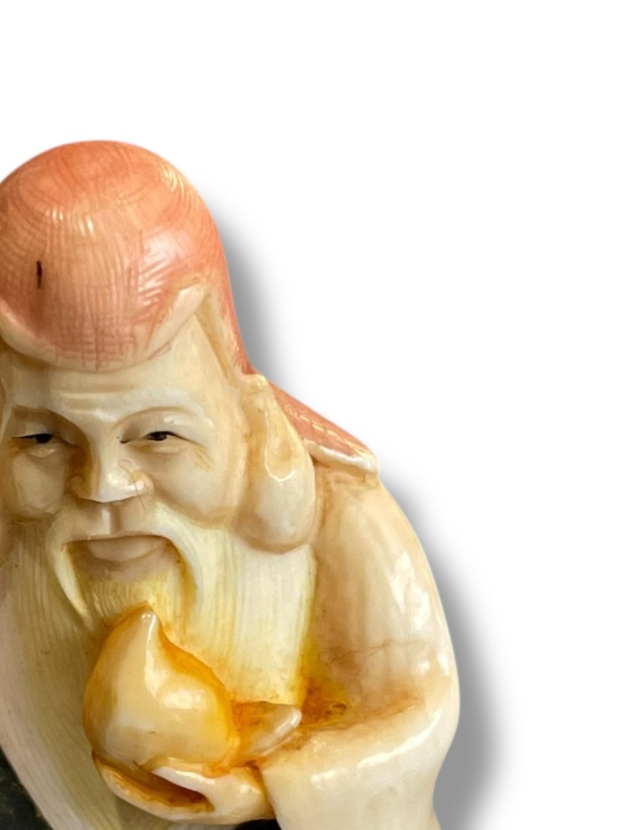 Netsuke sage tenant une pêche de longévité`-photo-4