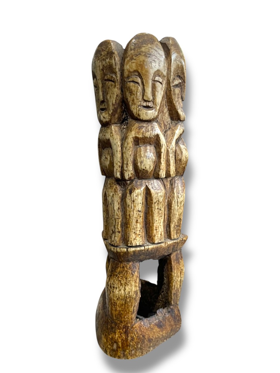 Statuette en os sculpté  Bwami Lega