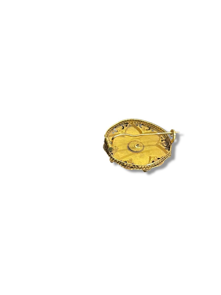 Yellow Gold Brooch With Pearl-photo-3
