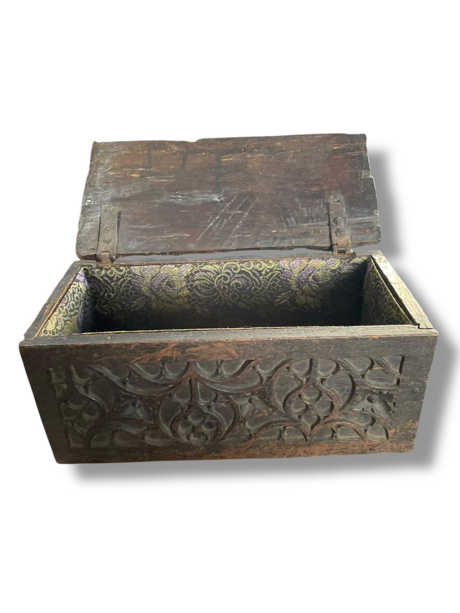 18th Century Carved Wooden Box-photo-2