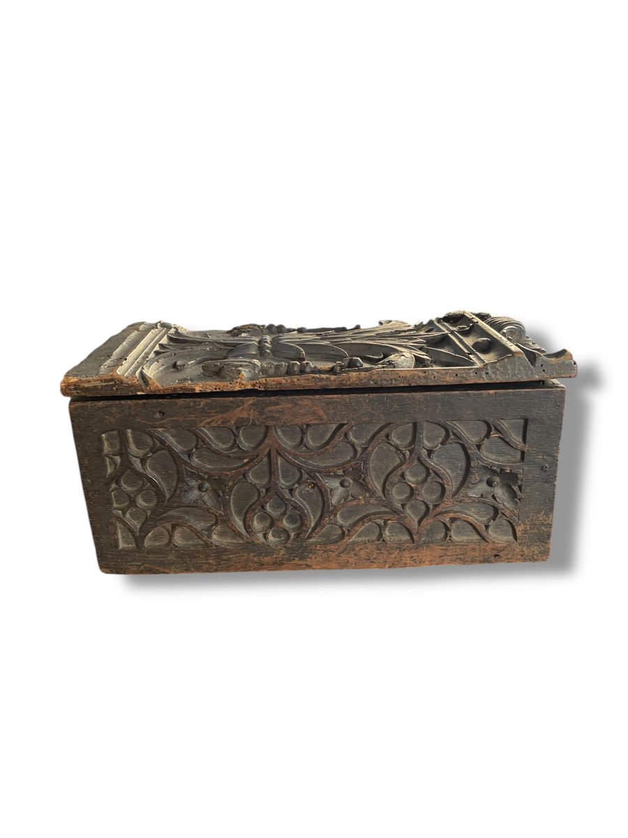 18th Century Carved Wooden Box-photo-4