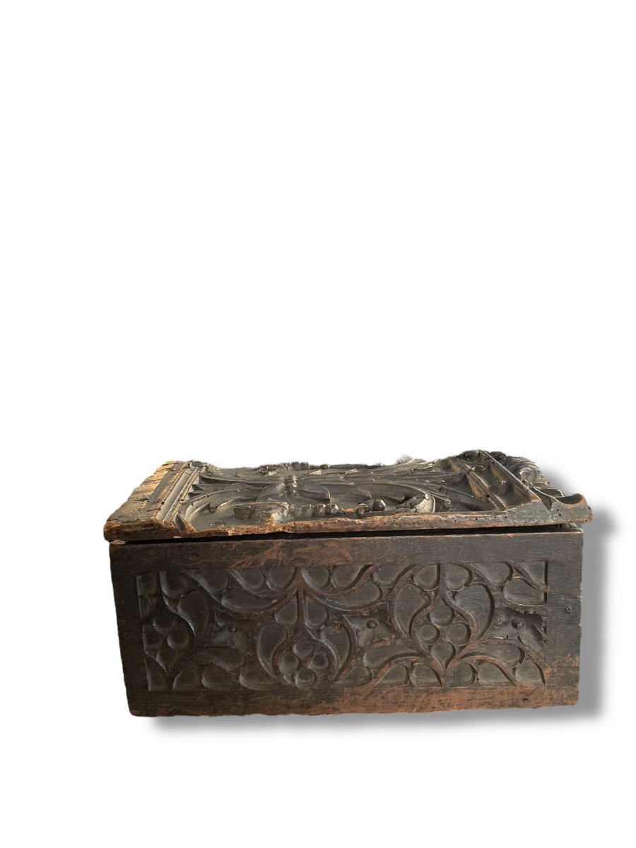 18th Century Carved Wooden Box-photo-3