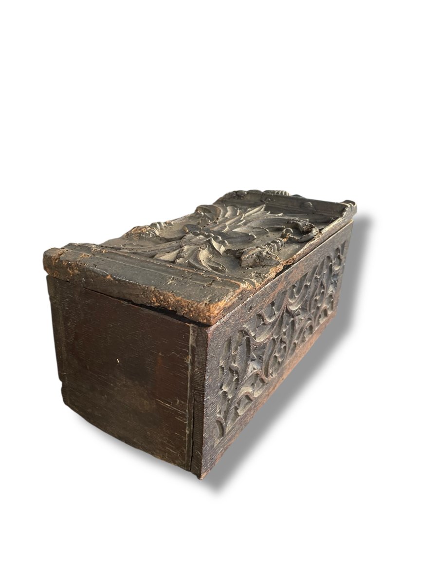18th Century Carved Wooden Box-photo-4
