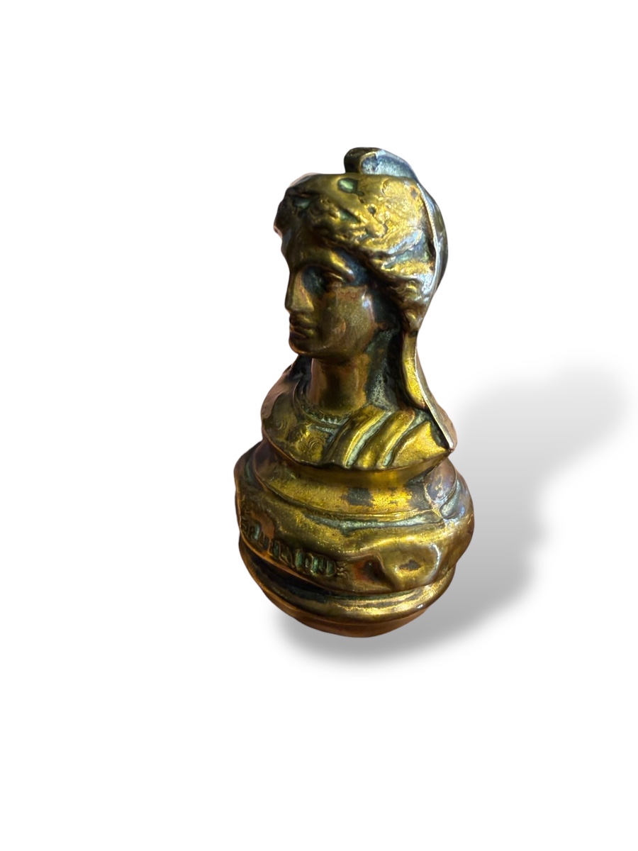 Curiosité Marianne La République sujet oscillant